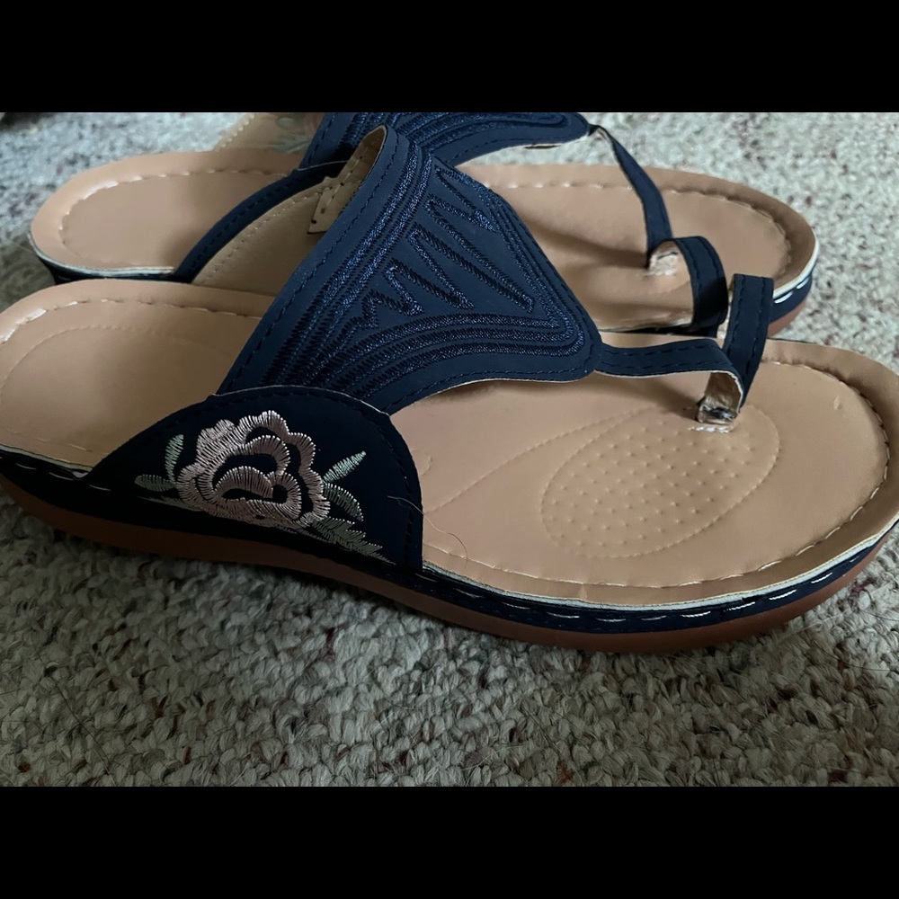 Navy sandals, ordered off internet, no brand name